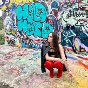 Meet your Posher, Kayla